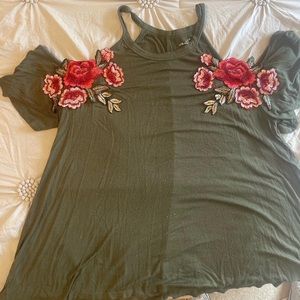 FRANCESCAS | Cute top with floral with cold shoulders